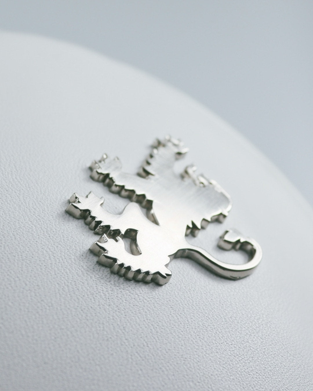 Chrome Lion headcover decal by David Alexander