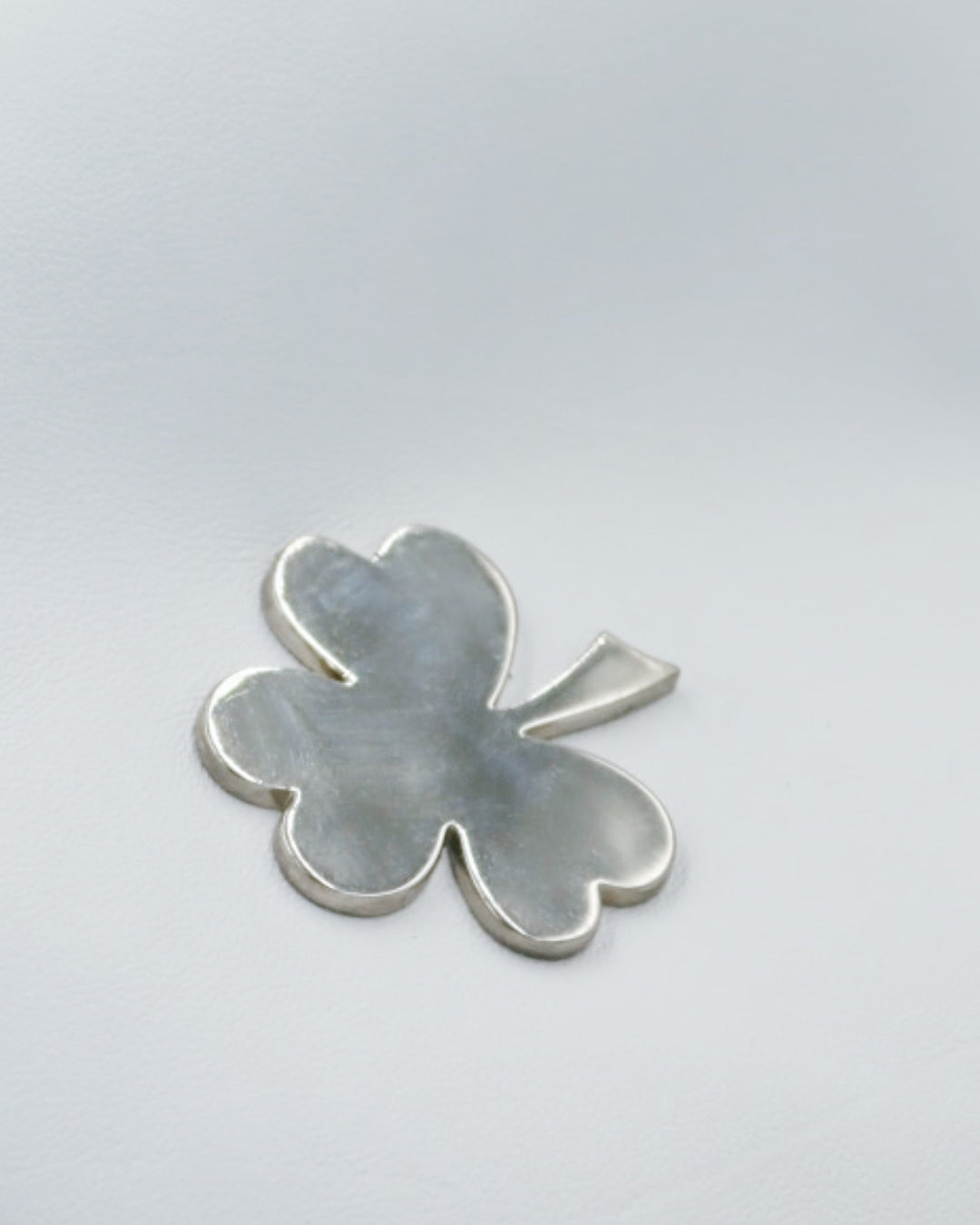 Chrome Shamrock on white leather headcover by David Alexander