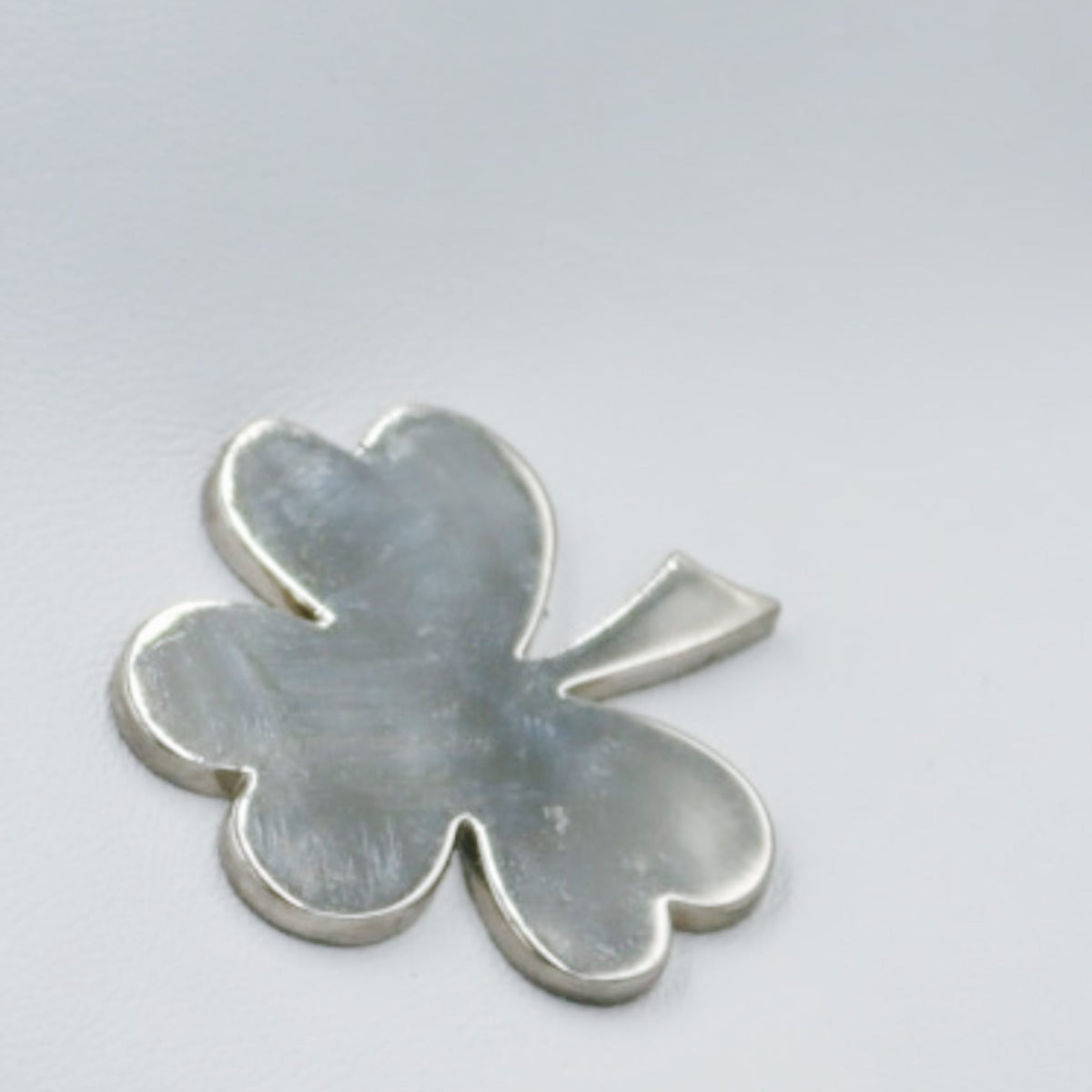Chrome Shamrock on white leather headcover by David Alexander